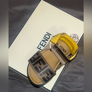 Fendei kid sandal